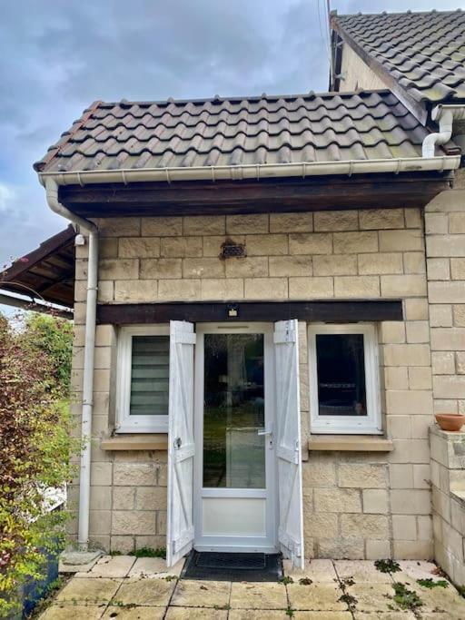 Charmant Studio A Coutevroult Exterior photo
